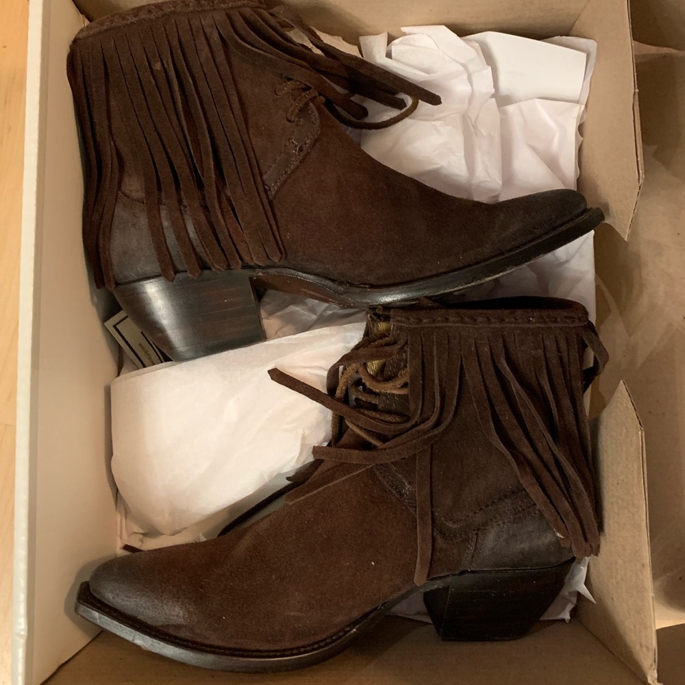 Frye Sacha Fringe Laceup in size 8 🥾